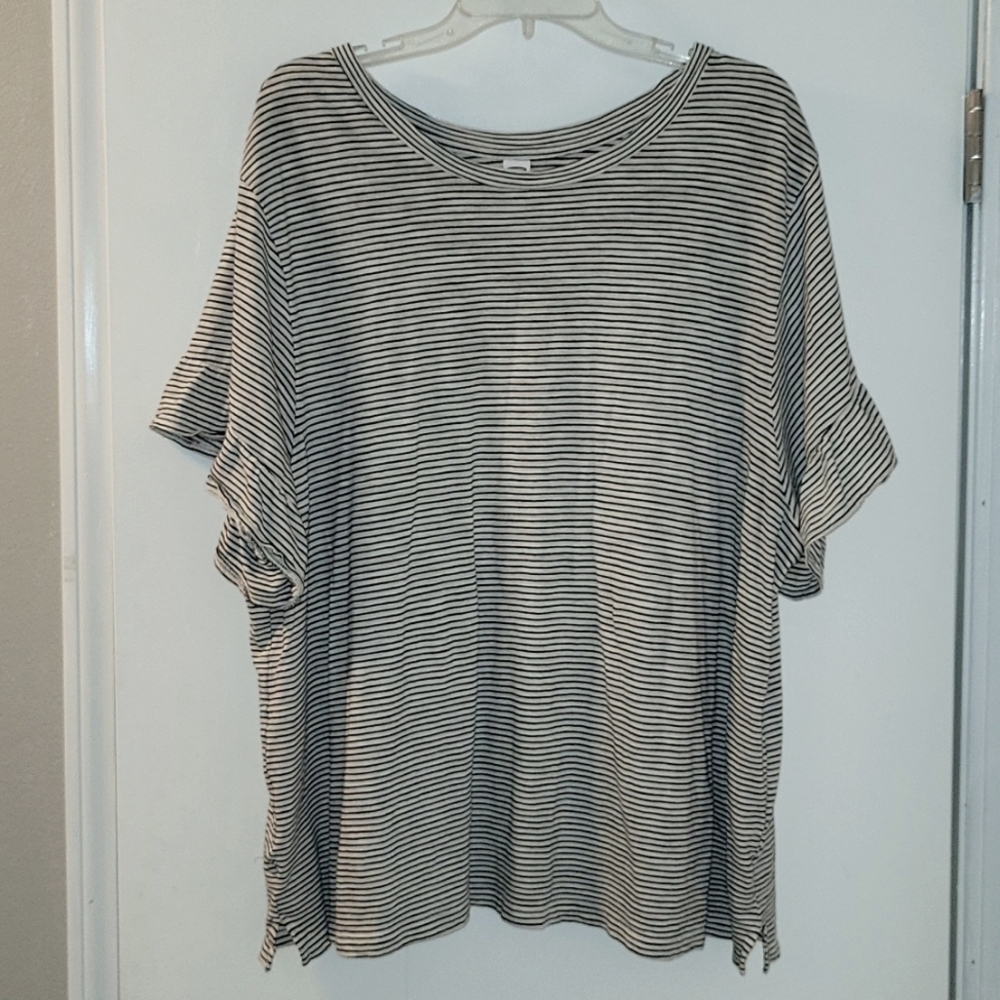 Old Navy Ruffle Short Sleeve Shirt, XXL, White w/ Black Stripes